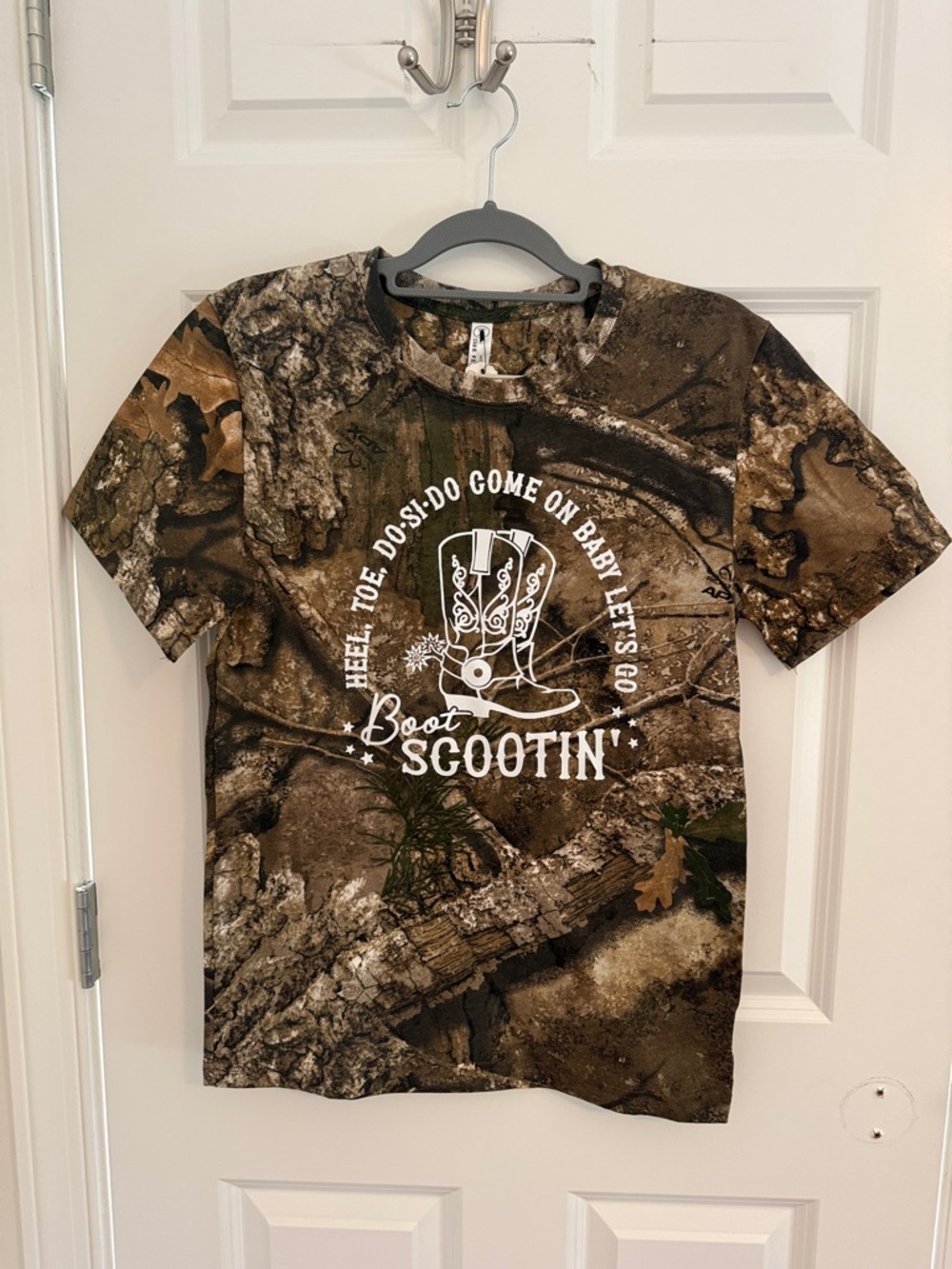 NWOT Code Five Boot Scootin' Camo Graphic Tee - Brown/Green Small